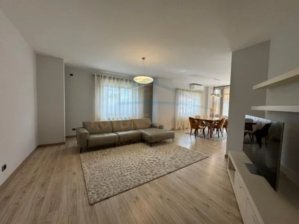 Tirane, jepet me qera apartament 3+1+Ballkon Kati 5, 185 m² 2.490 € (Liqeni Artfcial)