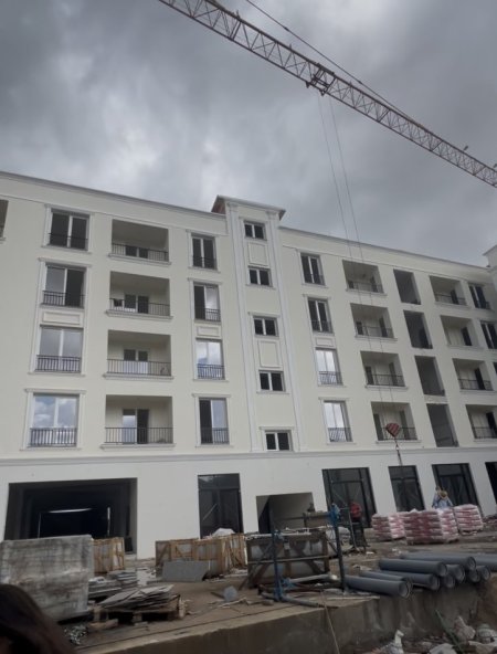 Tirane, shitet apartament 2+1 Kati 1, 98 m² 74.000 € (Kamez)