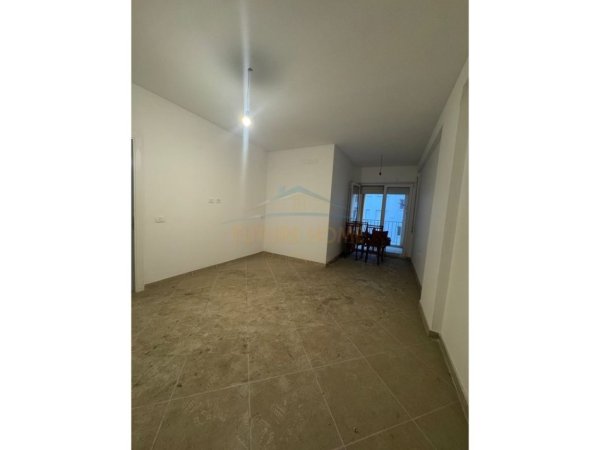 Tirane, shitet apartament 2+1+Ballkon Kati 3, 119 m² 200.000 € (Selite ,Rezidenca Euro 3D)