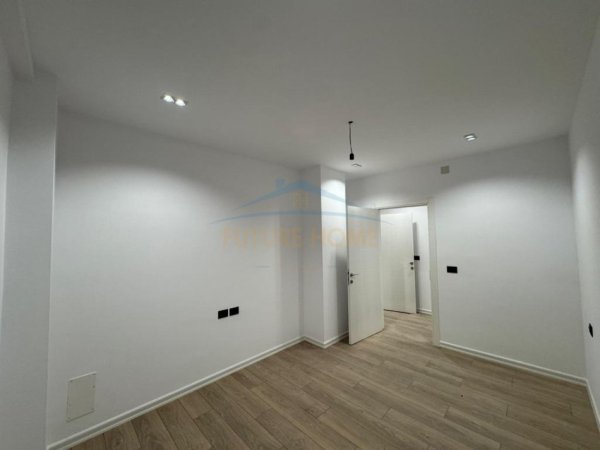 Tirane, shitet apartament 2+1+Ballkon Kati 2, 109 m² 125.000 € (Fresk)