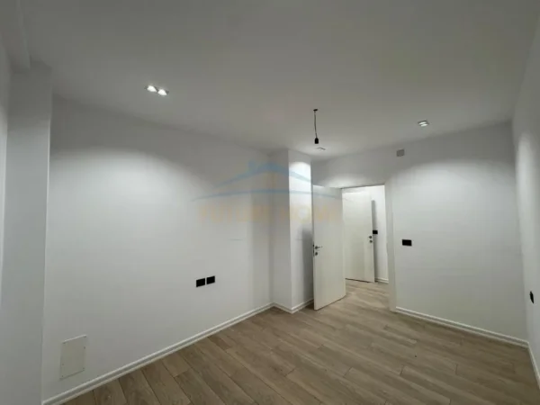 Tirane, shitet apartament 2+1+Ballkon Kati 2, 109 m² 125.000 € (Fresk)