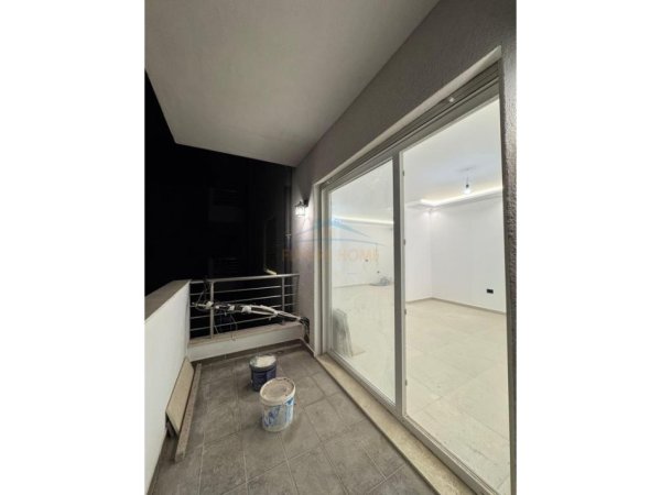Tirane, shitet apartament 2+1+Ballkon Kati 2, 109 m² 125.000 € (Fresk)