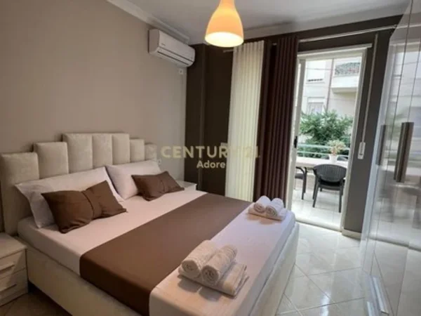 Tirane, jepet me qera apartament 1+1+Ballkon Kati 2, 80 m² 600 € (Liqeni Thate)