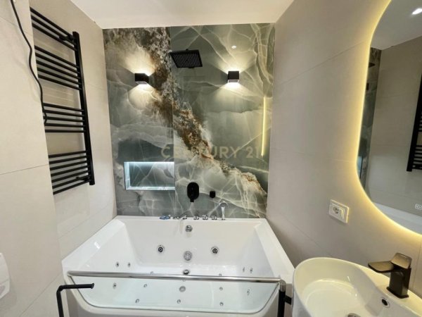 Tirane, jepet me qera apartament 2+1+Ballkon Kati 5, 103 m² 1.900 € (Liqeni Tiranes)