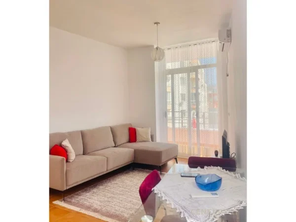 Tirane, jepet me qera apartament 1+1 Kati 7, 70 m² 450 € 