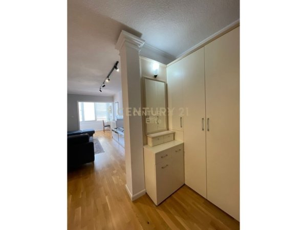Tirane, jepet me qera apartament 2+1 Kati 9, 80 m² 750 € (Rruga e Kosovareve)