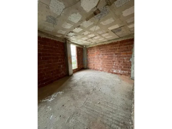 Tirane, shitet apartament 1+1+Ballkon Kati 1, 65 m² 90.000 € (Ali Demi)