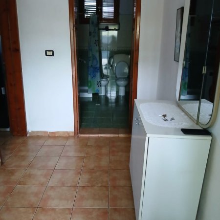 Tirane, jepet me qera apartament 1+1 Kati 1, 70 m² 400 € (Tek Bulevardi I Ri)
