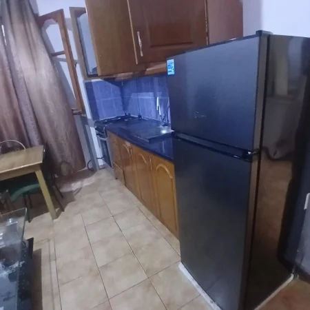 Tirane, jepet me qera apartament 1+1 Kati 1, 70 m² 400 € (Tek Bulevardi I Ri)