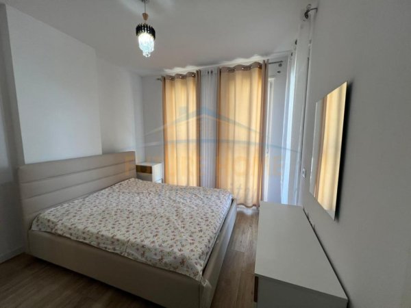 Tirane, jepet me qera apartament 1+1+Ballkon+Post Parkimi,  Kati 2, 51 m² 400 € (Univers City)
