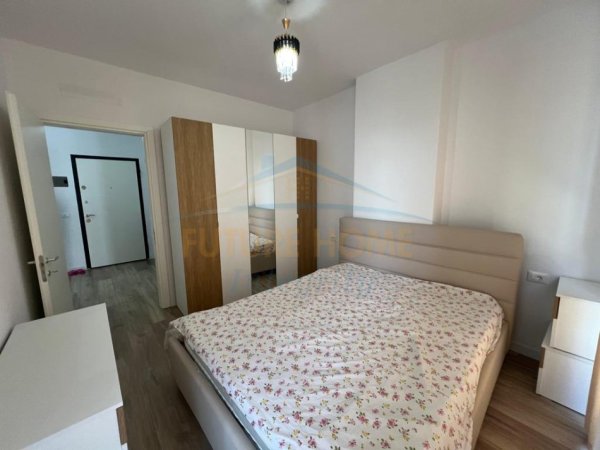 Tirane, jepet me qera apartament 1+1+Ballkon+Post Parkimi,  Kati 2, 51 m² 400 € (Univers City)