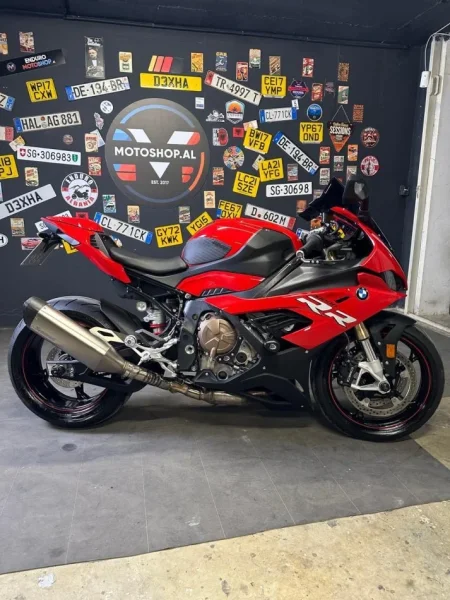 Tirane, shitet motor sportiv BMW , e kuqe 10.000 km 17.500 €