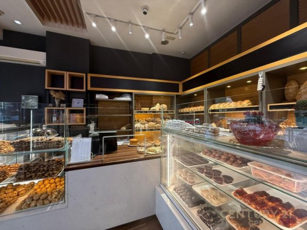 Tirane, shitet ambjent biznesi Kati 0, 85 m² 310.000 € (21 Dhjetori)