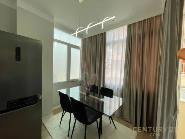 Tirane, jepet me qera apartament 1+1 Kati 3, 65 m² 650 € (Komuna Parisit)
