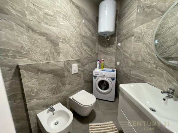 Tirane, jepet me qera apartament 1+1 Kati 3, 65 m² 650 € (Komuna Parisit)