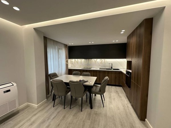 Tirane, shitet Vile 3 Katshe Kati 3, 412 m² 1.500.000 € (Rr. e Elbasanit)