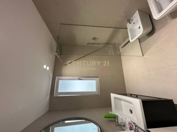 Tirane, shitet Vile 3 Katshe Kati 3, 412 m² 1.500.000 € (Rr. e Elbasanit)