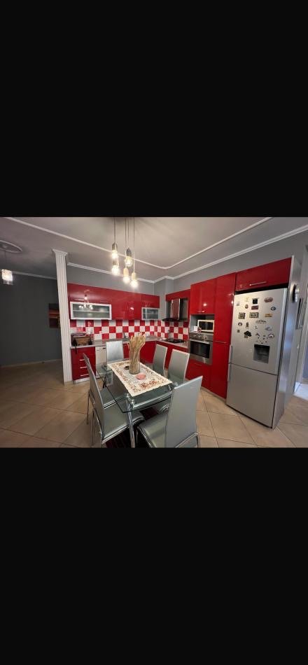 Tirane, jepet me qera apartament 2+1 Kati 5, 117 m² 600 € 