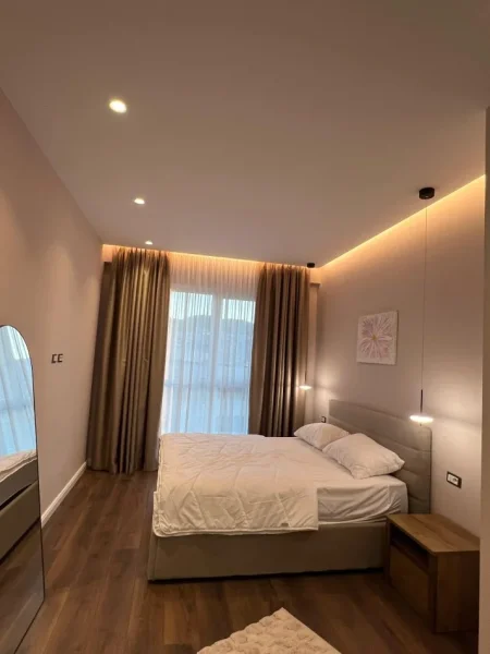 Tirane, jepet me qera apartament 2+1+Ballkon Kati 8, 95 m² 1.100 € (Komuna Parisit)