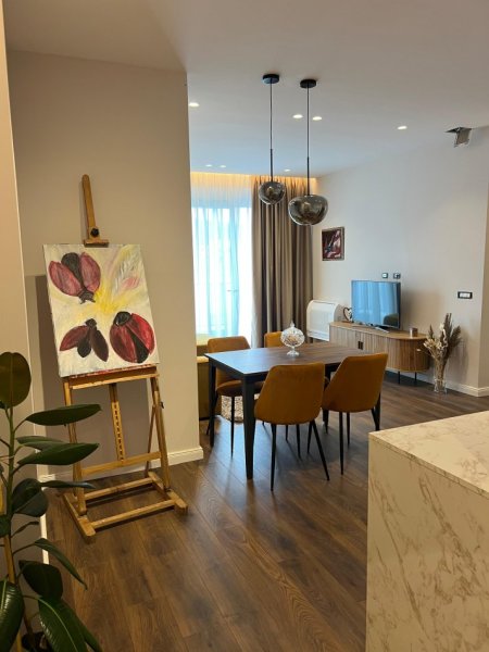 Tirane, jepet me qera apartament 2+1+Ballkon Kati 8, 95 m² 1.100 € (Komuna Parisit)