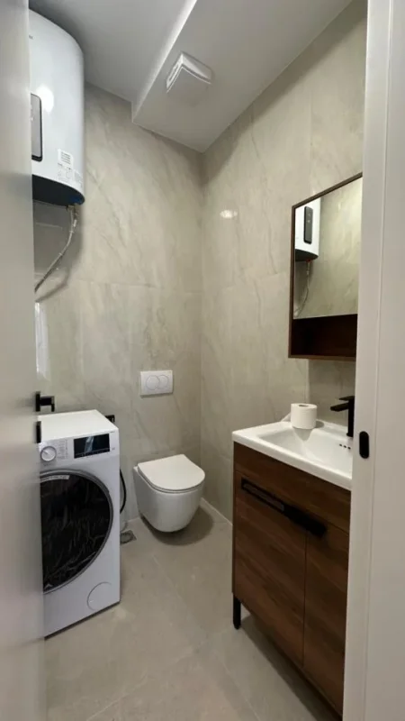 Tirane, jepet me qera apartament 2+1 Kati 9, 95 m² 1.100 € (Komuna e Parisit)