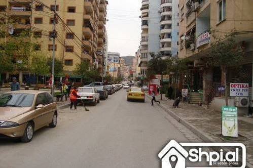 KERKOJ 2 GOCA PER NDARJE QERAJE 2+1 175 EURO TE KOMUNA PARISIT LULISHTJA