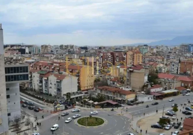 KERKOJ 2 GOCA PER NDARJE QERAJE 2+1 175 EURO TE KOMUNA PARISIT LULISHTJA