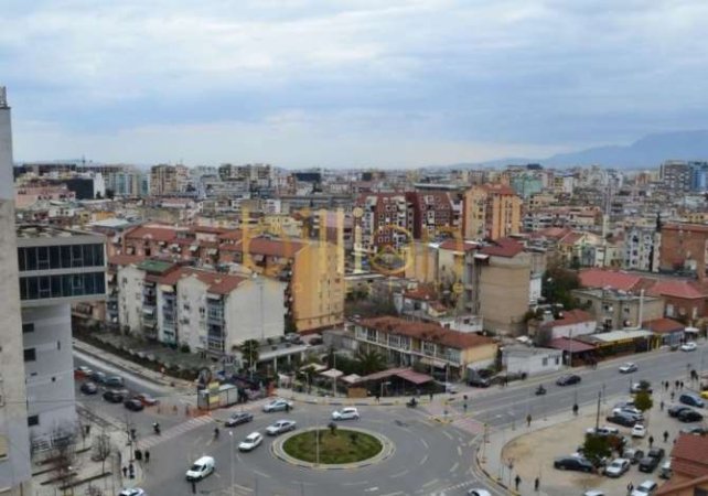 KERKOJ 2 GOCA PER NDARJE QERAJE 2+1 175 EURO TE KOMUNA PARISIT LULISHTJA