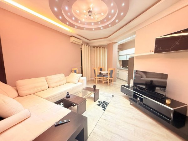 Tirane, jepet me qera apartament 1+1 Kati 5, 65 m² 650 € (Kristal Center)