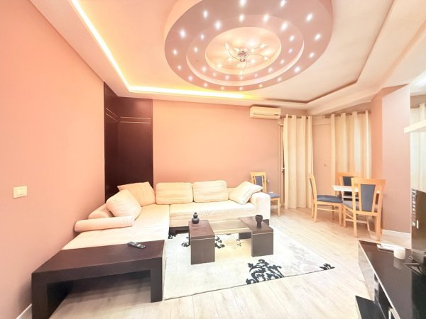 Tirane, jepet me qera apartament 1+1 Kati 5, 65 m² 650 € (Kristal Center)