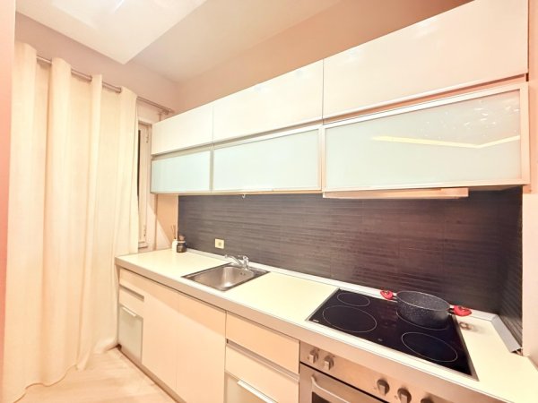 Tirane, jepet me qera apartament 1+1 Kati 5, 65 m² 650 € (Kristal Center)