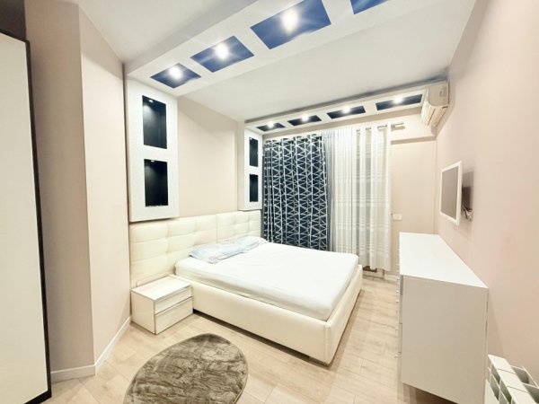 Tirane, jepet me qera apartament 1+1 Kati 5, 65 m² 650 € (Kristal Center)