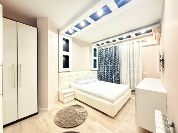 Tirane, jepet me qera apartament 1+1 Kati 5, 65 m² 650 € (Kristal Center)