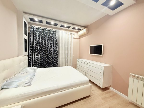 Tirane, jepet me qera apartament 1+1 Kati 5, 65 m² 650 € (Kristal Center)