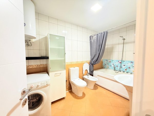Tirane, jepet me qera apartament 1+1 Kati 5, 65 m² 650 € (Kristal Center)
