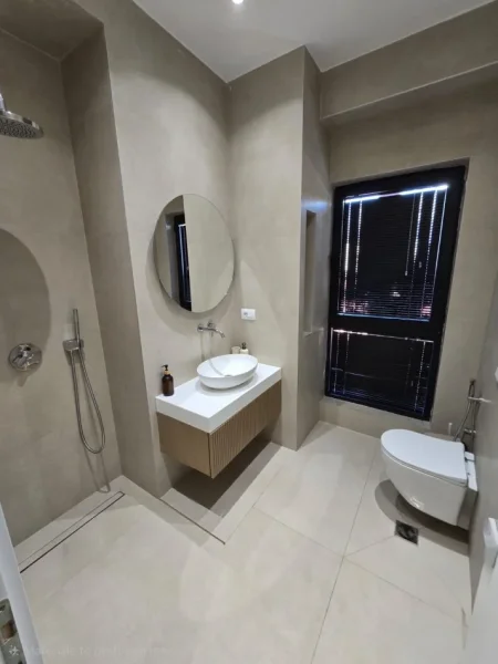 Tirane, jepet me qera apartament 1+1+Ballkon Kati 8, 70 m² 210.000 € (Garden Building)