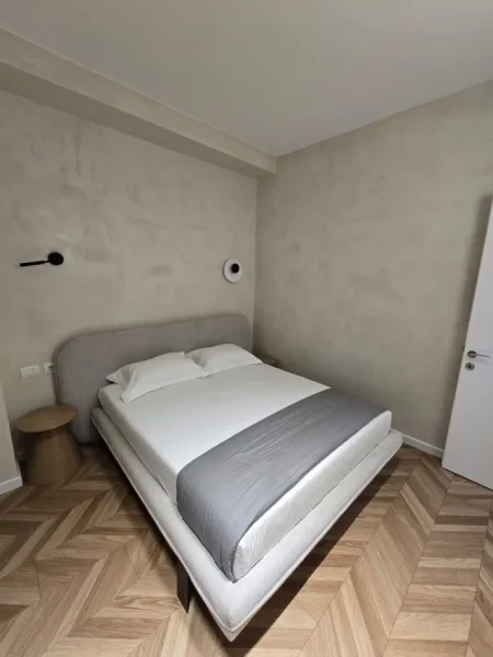 Tirane, jepet me qera apartament 1+1+Ballkon Kati 8, 70 m² 210.000 € (Garden Building)