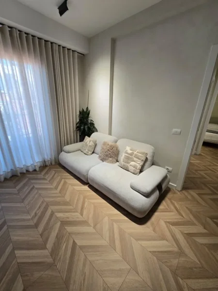 Tirane, jepet me qera apartament 1+1+Ballkon Kati 8, 70 m² 210.000 € (Garden Building)