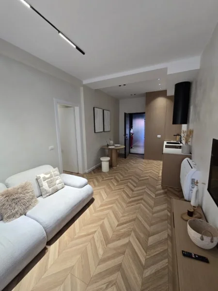 Tirane, jepet me qera apartament 1+1+Ballkon Kati 8, 70 m² 210.000 € (Garden Building)