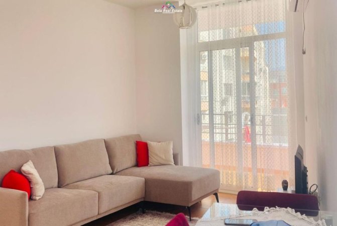 Tirane, jepet me qera 1+1 Kati 7, 65 m² 450 € (Rruga Sokrat Miho)