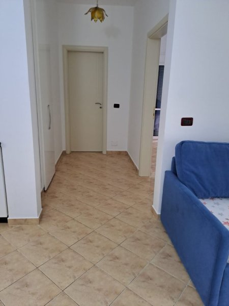 Vlore, jepet me qera apartament 1+1 Kati 2, 82 m² 600 € (Lungomare)