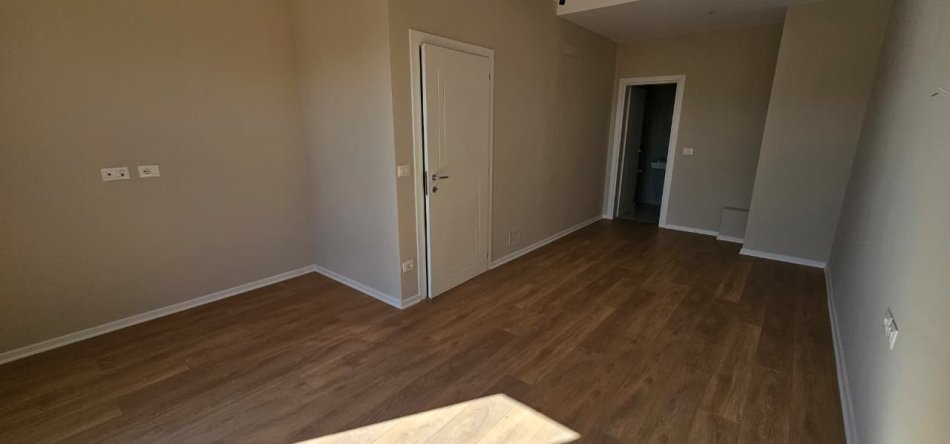 Tirane, jepet me qera magazine Kati 12, 160 m² 1.800 € (Garden Building)