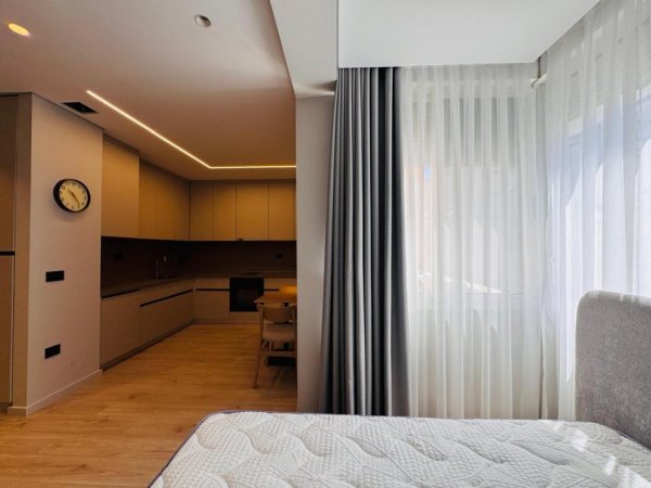 Tirane, jepet me qera apartament 3+1 Kati 2, 128 m² 1.900 € (Sheshi Skenderbej)