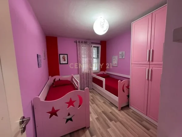 Tirane, jepet me qera apartament 2+1+Ballkon Kati 2, 100 m² 1.000 € (Mine Peza)