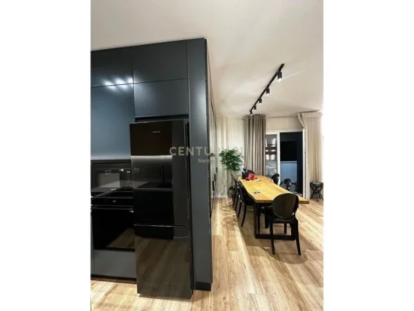 Tirane, jepet me qera apartament 2+1+Aneks+Ballkon Kati 1, 110 m² 1.100 € (Neom126244)