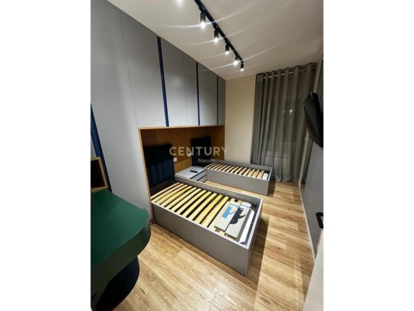 Tirane, jepet me qera apartament 2+1+Aneks+Ballkon Kati 1, 110 m² 1.100 € (Neom126244)