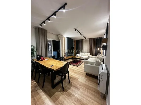 Tirane, jepet me qera apartament 2+1+Aneks+Ballkon Kati 1, 110 m² 1.100 € (Neom126244)
