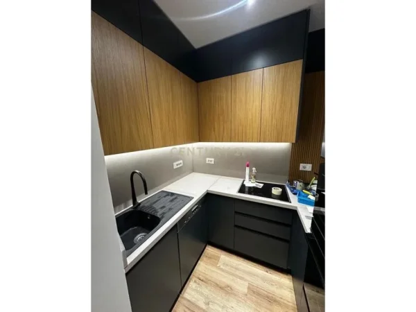 Tirane, jepet me qera apartament 2+1+Aneks+Ballkon Kati 1, 110 m² 1.100 € (Neom126244)