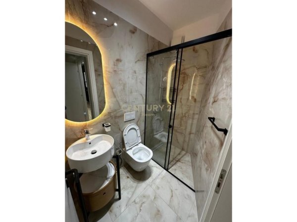 Tirane, jepet me qera apartament 2+1+Aneks+Ballkon Kati 1, 110 m² 1.100 € (Neom126244)