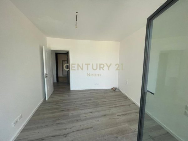 Tirane, jepet me qera ambjent biznesi Kati 2, 70 m² 1.200 € (Neom126260)